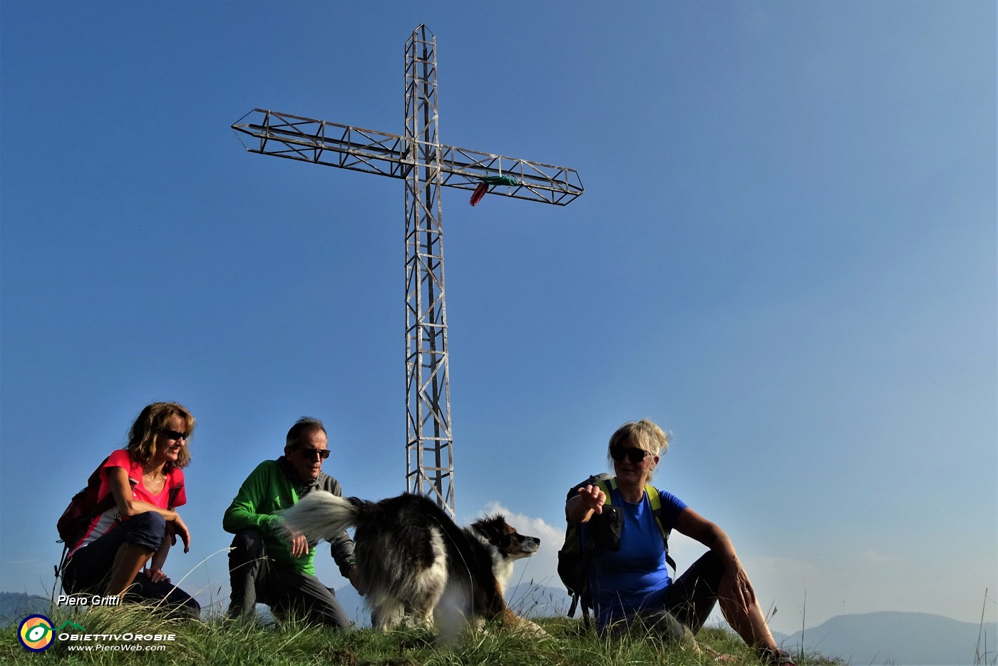 03 Alla croce di vetta del Pizzo di Spino (950 m).JPG